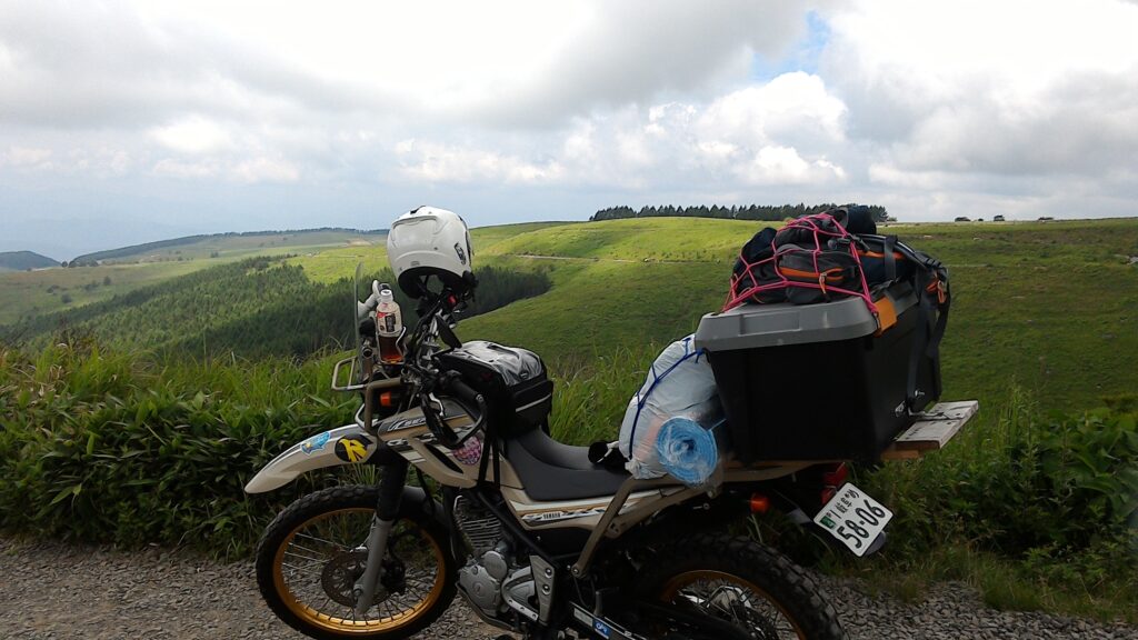 ホムセン箱のバイクへの固定方法を比較 ホムセン箱の魅力は 社畜ライダーの旅日記