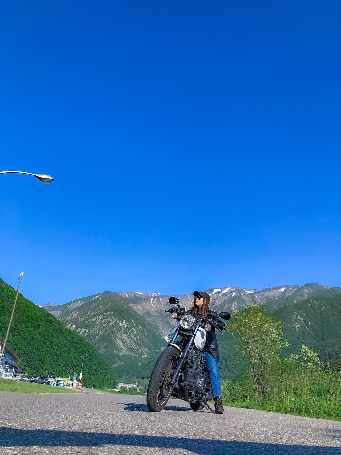 大型アメリカンボルトに乗るバイク女子 峰ぷちこさんに聞いた 女の子がバイクに乗る際に気を付けたいこと 社畜ライダーの旅日記